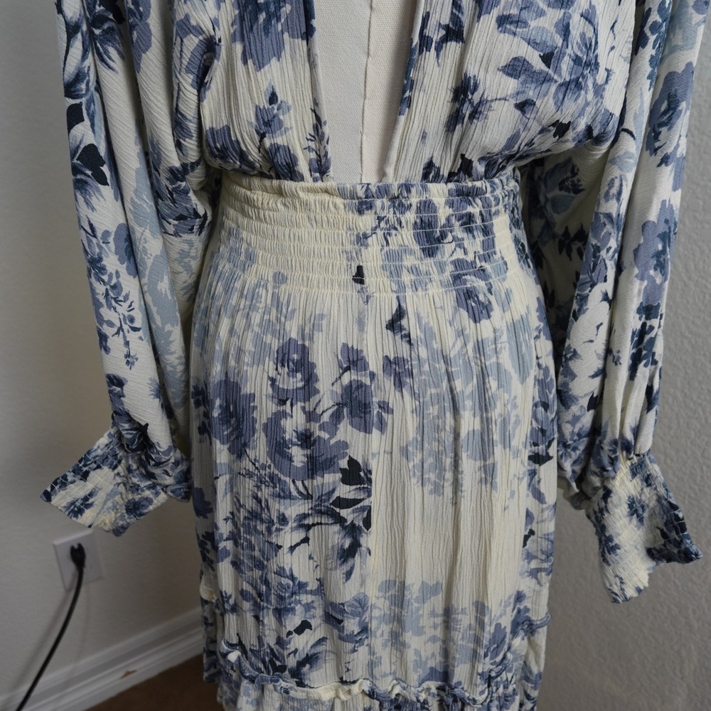 Lovestitch Floral Mini Dress M Blue White Cottagecore Smocked Peasant Slv Boho - Picture 15 of 16